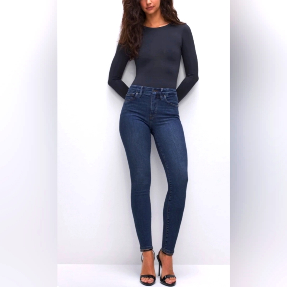 Good american medium blue wash stretchy high raised skinny jeans in a size 10/30